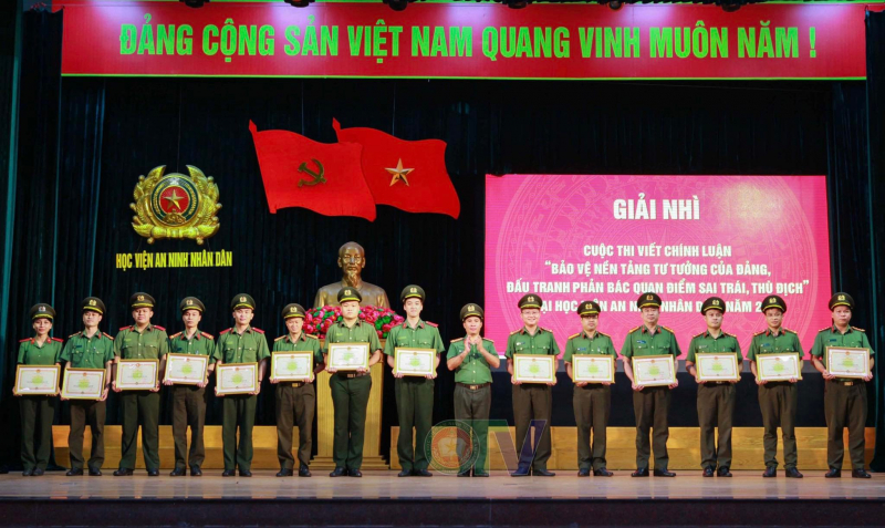 Tổng kết và trao giải cuộc thi viết 