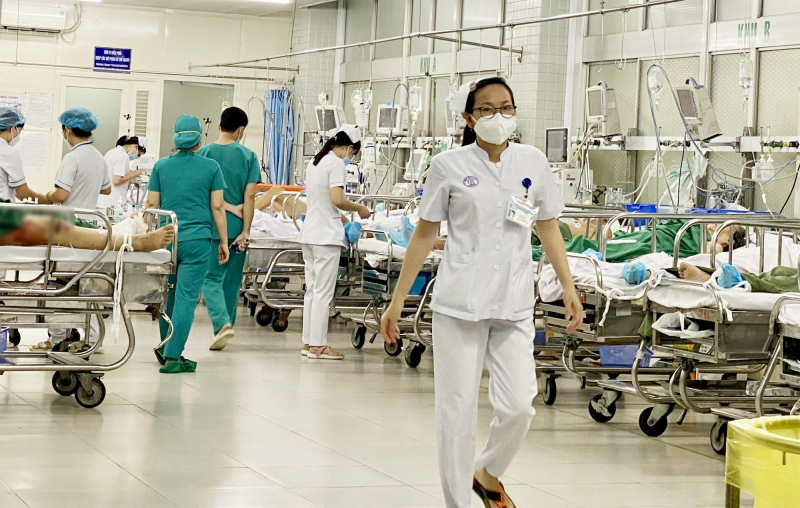 Nhân viên Y tế trải lòng với lãnh đạo Thành uỷ về lương thấp, áp lực công việc cao -0