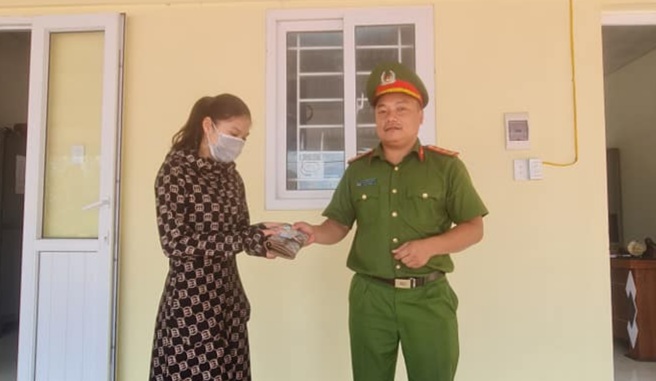 Người dân Vĩnh Thái 3 lần trả tài sản cho người đánh rơi -0