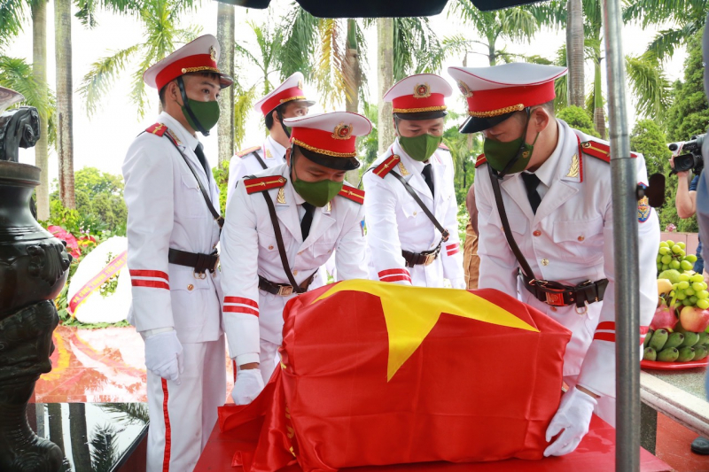 Xúc động tiễn đưa liệt sĩ Nguyễn Đình Phúc -0