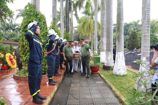 Xúc động tiễn đưa liệt sĩ Nguyễn Đình Phúc -0