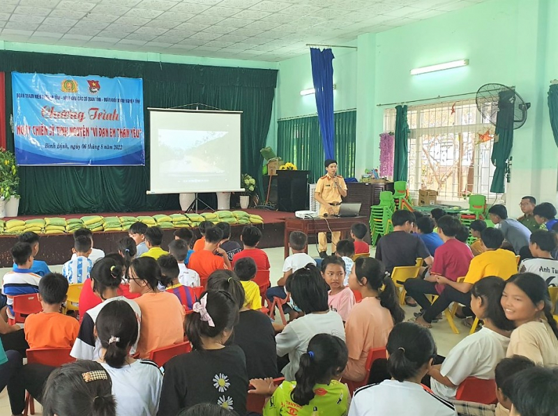 Ngày chiến sĩ tình nguyện “Vì đàn em thân yêu” -0
