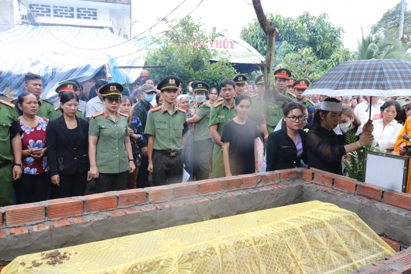 Lễ truy điệu Thiếu tá Hồ Tấn Dương hy sinh khi làm nhiệm vụ -0