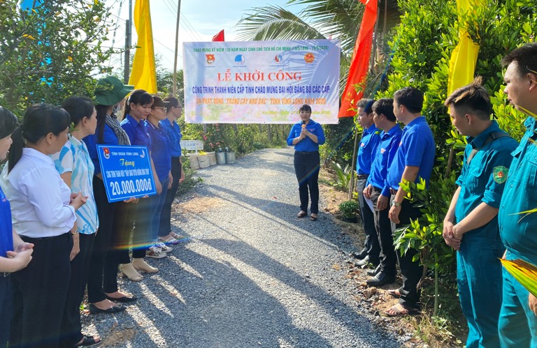 Thanh niên tình nguyện góp sức xây dựng nông thôn mới -0