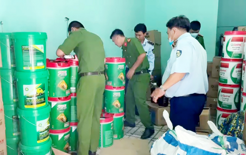 Phát hiện 23.000 lít dầu nhớt tại An Giang có dấu hiệu giả các thương hiệu nổi tiếng -1