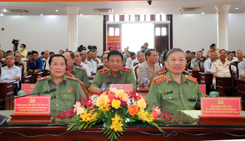 Bộ trưởng Tô Lâm gặp mặt cán bộ Công an cấp cao nghỉ hưu tại khu vực Tây Nam Bộ -0
