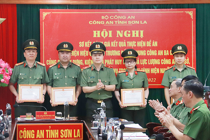 Nâng cao hiệu quả công tác cán bộ trong Công an Sơn La -0