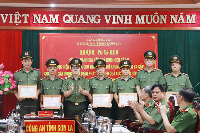 Nâng cao hiệu quả công tác cán bộ trong Công an Sơn La -1