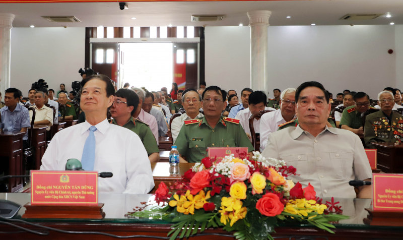 Bộ trưởng Tô Lâm gặp mặt cán bộ Công an cấp cao nghỉ hưu tại khu vực Tây Nam Bộ -1