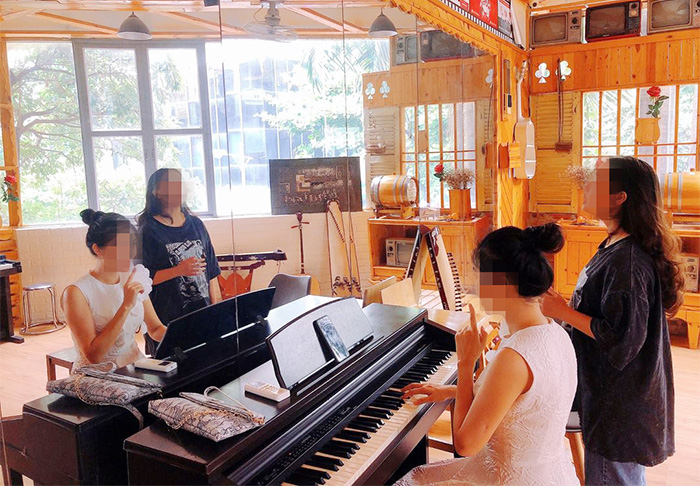 Khi dân công sở đua nhau đi học… hát karaoke -0