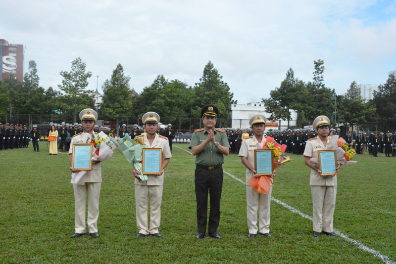 Công an TP Hồ Chí Minh ra mắt Trung đoàn Cảnh sát cơ động dự bị chiến đấu  -1