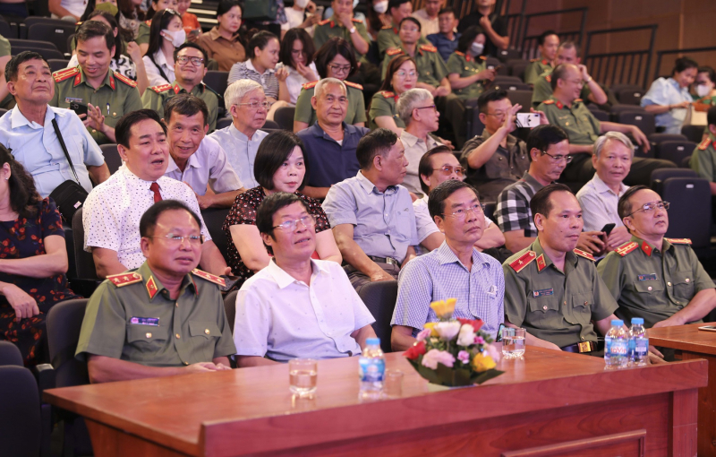 Gặp mặt các thế hệ cán bộ chiến sĩ, phóng viên, biên tập viên nhân Ngày Truyền thống Truyền hình CAND -0