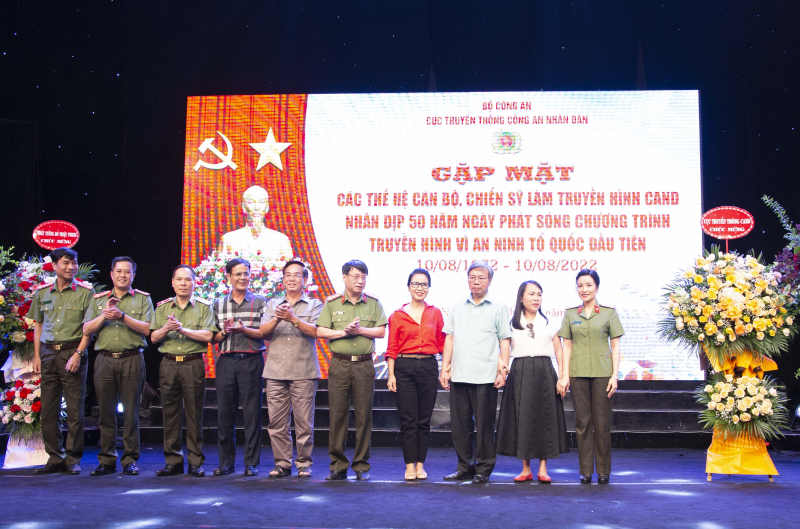 Gặp mặt các thế hệ cán bộ chiến sĩ, phóng viên, biên tập viên nhân Ngày Truyền thống Truyền hình CAND -0