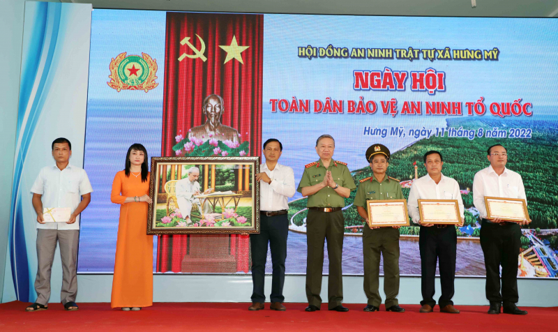 Bộ trưởng Tô Lâm dự Ngày hội TDBV ANTQ tại Cà Mau -0