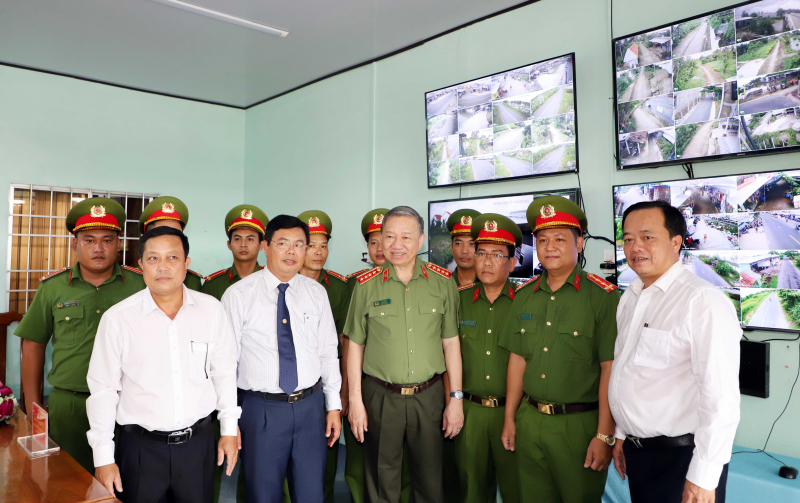 Bộ trưởng Tô Lâm dự Ngày hội TDBV ANTQ tại Cà Mau -1