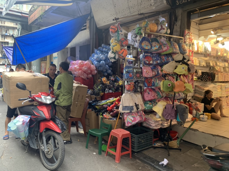 Công an Thủ đô thực hiện 6 điều Bác Hồ dạy: Bình yên khu chợ Đồng Xuân -0
