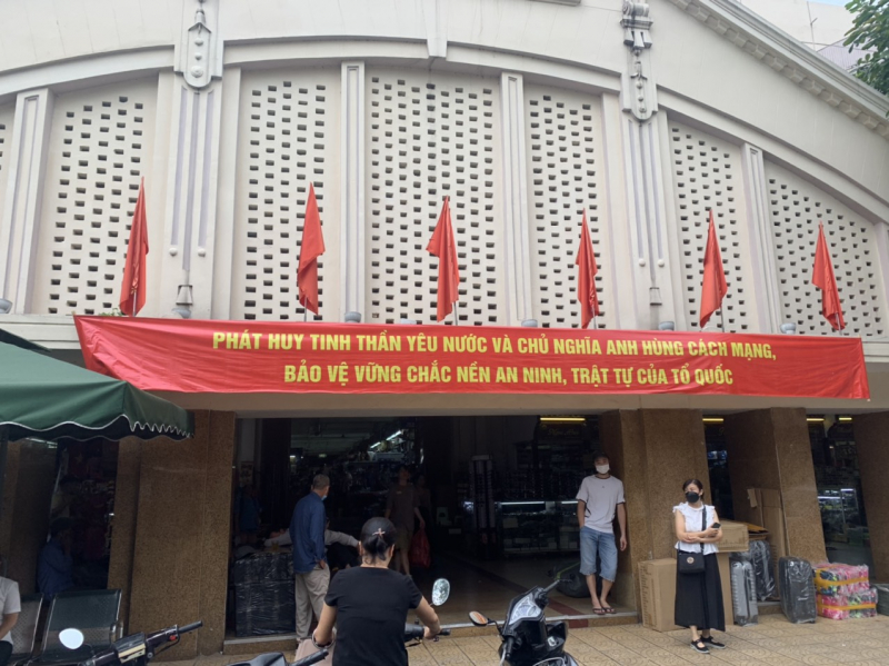 Công an Thủ đô thực hiện 6 điều Bác Hồ dạy: Bình yên khu chợ Đồng Xuân -0