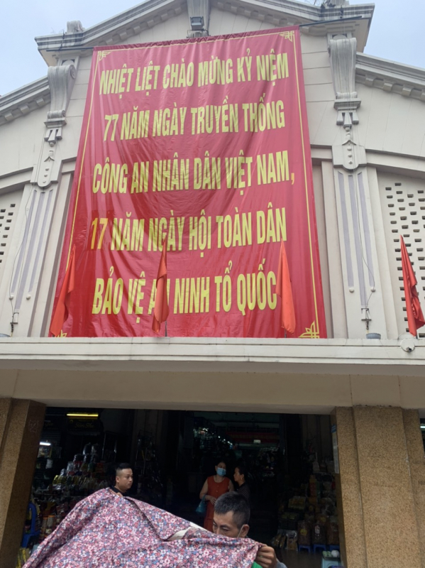 Công an Thủ đô thực hiện 6 điều Bác Hồ dạy: Bình yên khu chợ Đồng Xuân -1