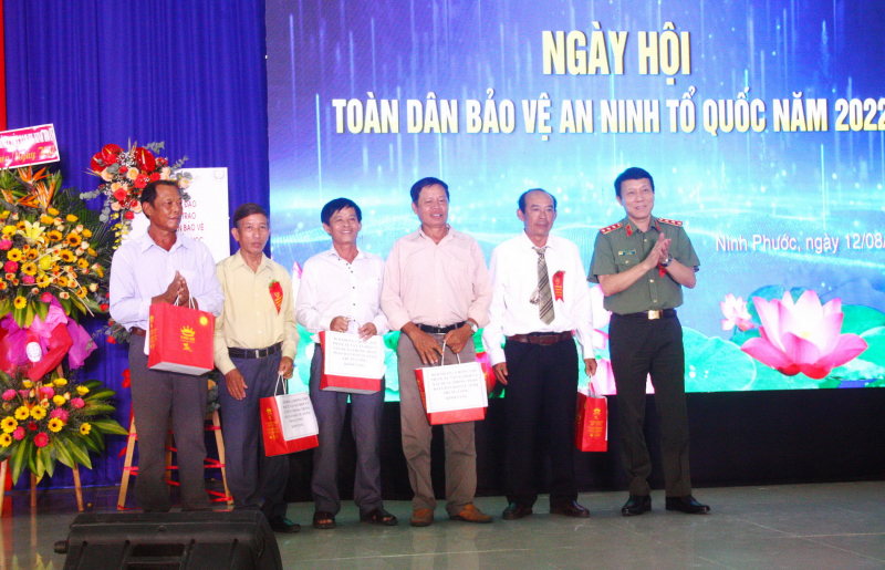 Thứ trưởng Lương Tam Quang dự “Ngày hội toàn dân bảo vệ an ninh Tổ quốc” tại Khánh Hòa -0