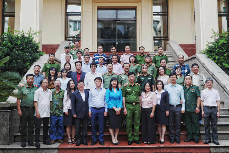 Bộ Công an ặp mặt văn nghệ sĩ, nhà báo tiêu biểu: Nhiều ý kiến tâm huyết về xây dựng lực lượng CAND -0