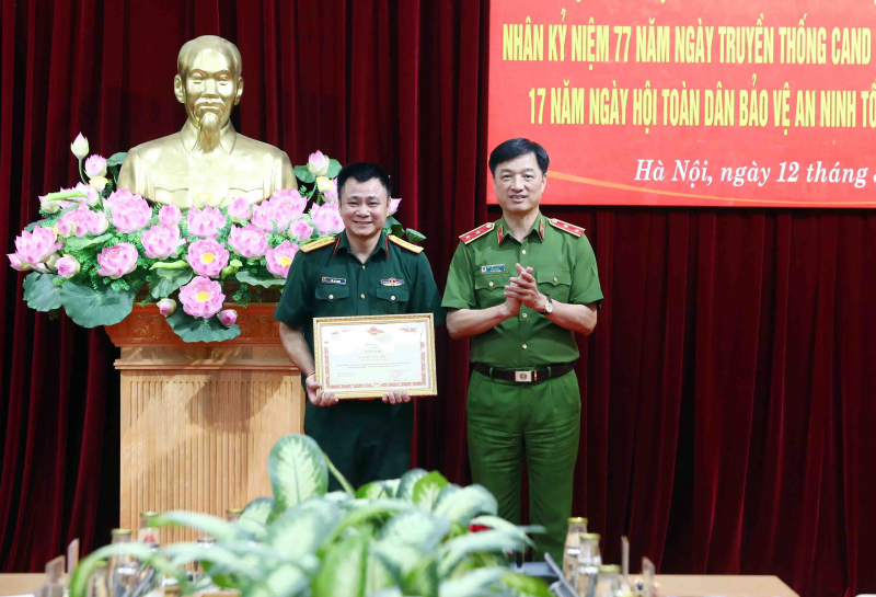 Bộ Công an ặp mặt văn nghệ sĩ, nhà báo tiêu biểu: Nhiều ý kiến tâm huyết về xây dựng lực lượng CAND -0