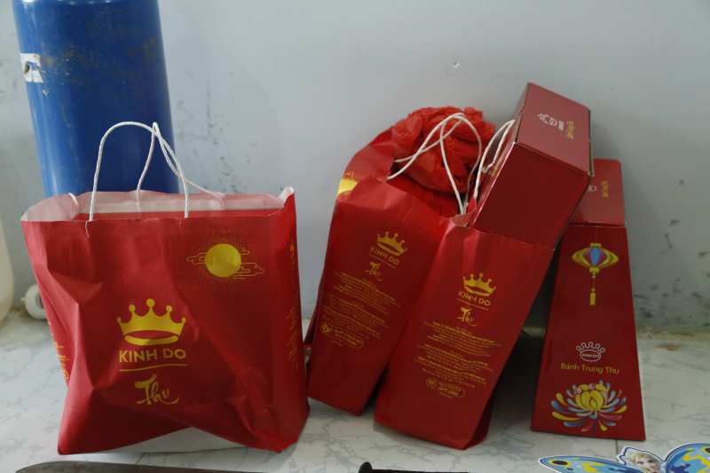 Đi ô tô đến cửa hàng cướp bánh trung thu lúc nửa đêm -0