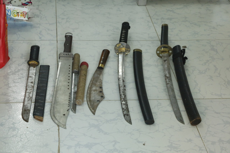 Đi ô tô đến cửa hàng cướp bánh trung thu lúc nửa đêm -0