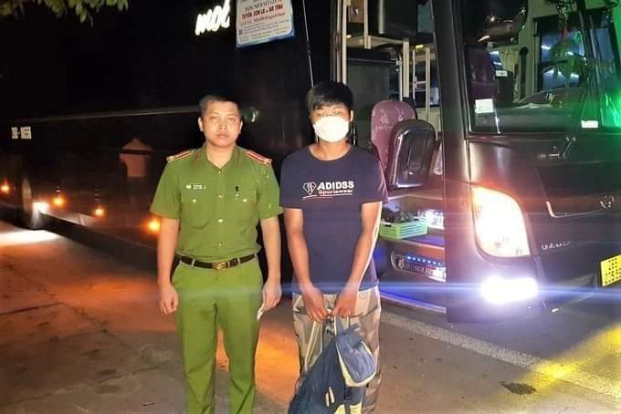 Cảm ơn Công an đã tìm thấy cháu nội sau 10 năm thất lạc -0