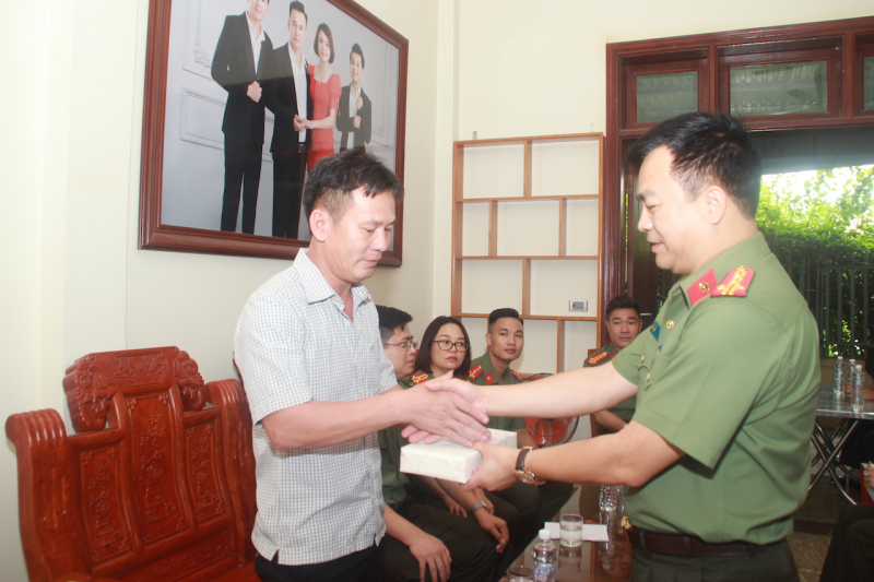 Cán bộ Cục An ninh điều tra chia sẻ khó khăn với đồng chí, đồng đội -0