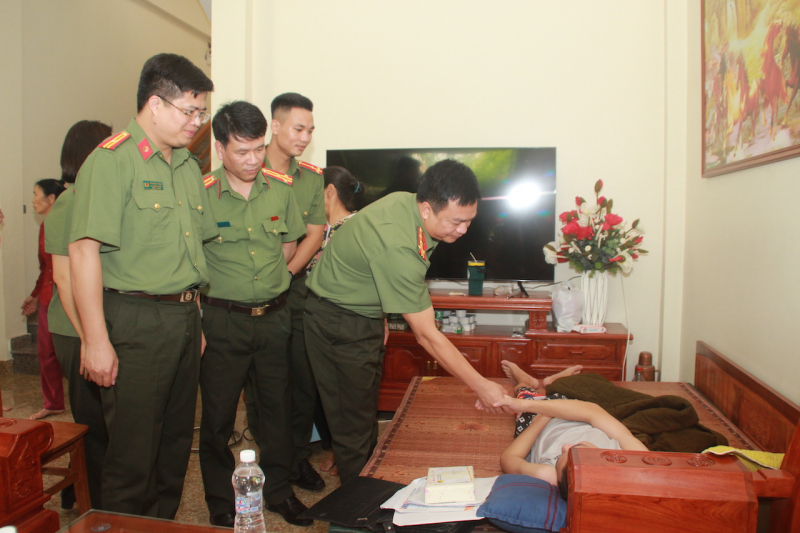 Cán bộ Cục An ninh điều tra chia sẻ khó khăn với đồng chí, đồng đội -0