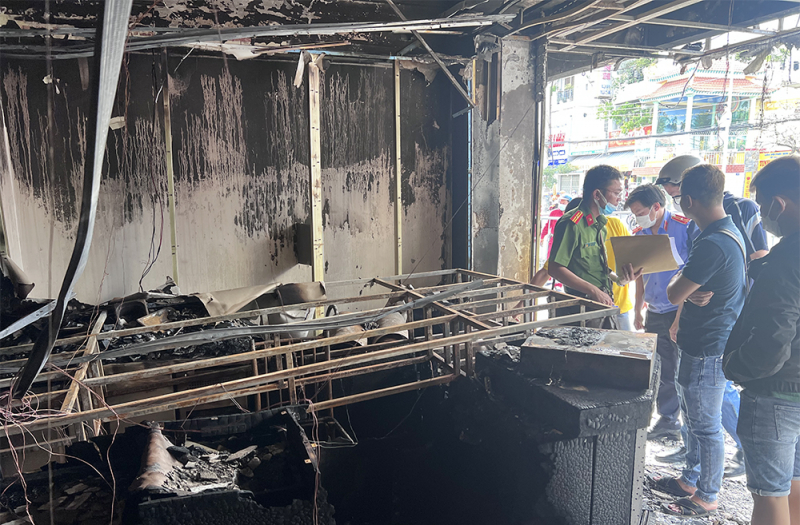 Hoả hoạn thiêu rụi tiệm bánh pizza và mì cay trong đêm,  thiệt hại khoảng 1 tỷ đồng -0