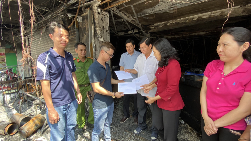 Hoả hoạn thiêu rụi tiệm bánh pizza và mì cay trong đêm,  thiệt hại khoảng 1 tỷ đồng -1