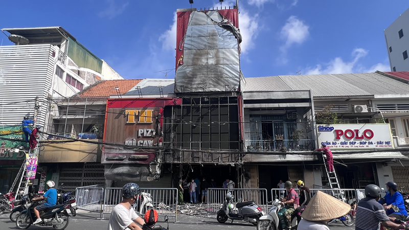 Hoả hoạn thiêu rụi tiệm bánh pizza và mì cay trong đêm,  thiệt hại khoảng 1 tỷ đồng -1