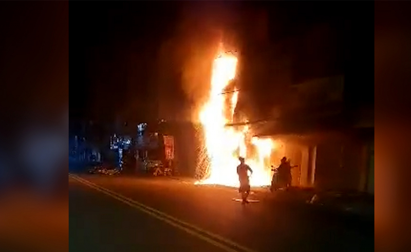 Hoả hoạn thiêu rụi tiệm bánh pizza và mì cay trong đêm,  thiệt hại khoảng 1 tỷ đồng -0