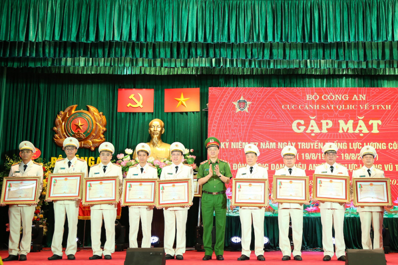 Police Department for Administrative Management of Social Order receives title of “Hero of the People's Armed Forces” -0