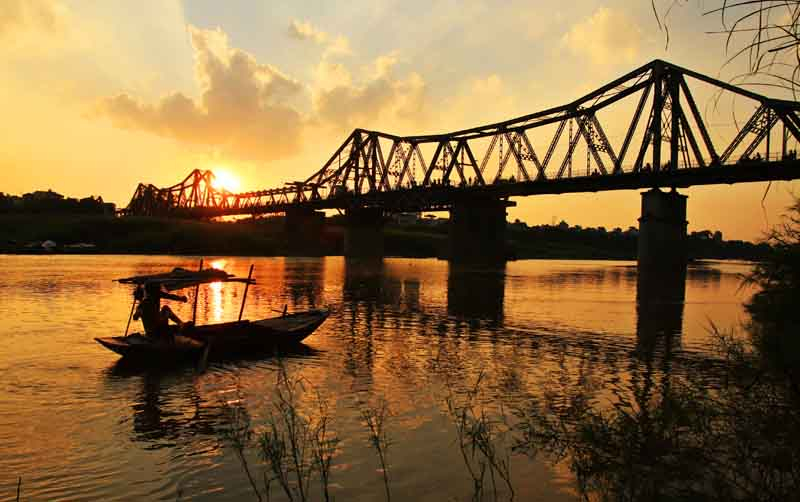 Ngày nắng từ Bắc vào Nam, chiều tối đổ mưa giông -0