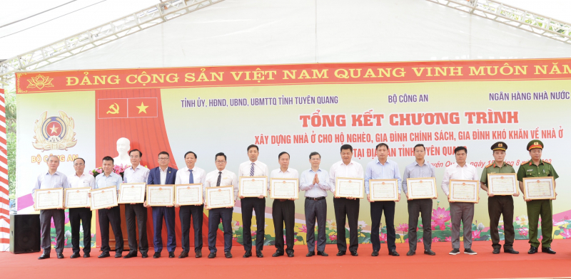 Cả nước chung tay vì người nghèo – Không để ai bị bỏ lại phía sau -0