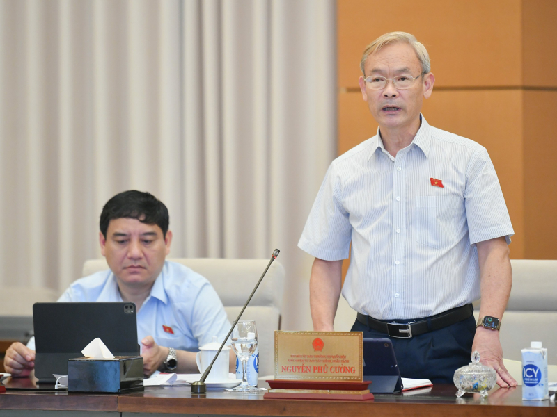 Mẹ chở con đi học thêm, vợ lấy luôn ATM của chồng có phải bạo lực gia đình? -0
