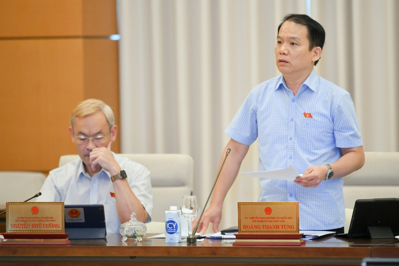 Mẹ chở con đi học thêm, vợ lấy luôn ATM của chồng có phải bạo lực gia đình? -0