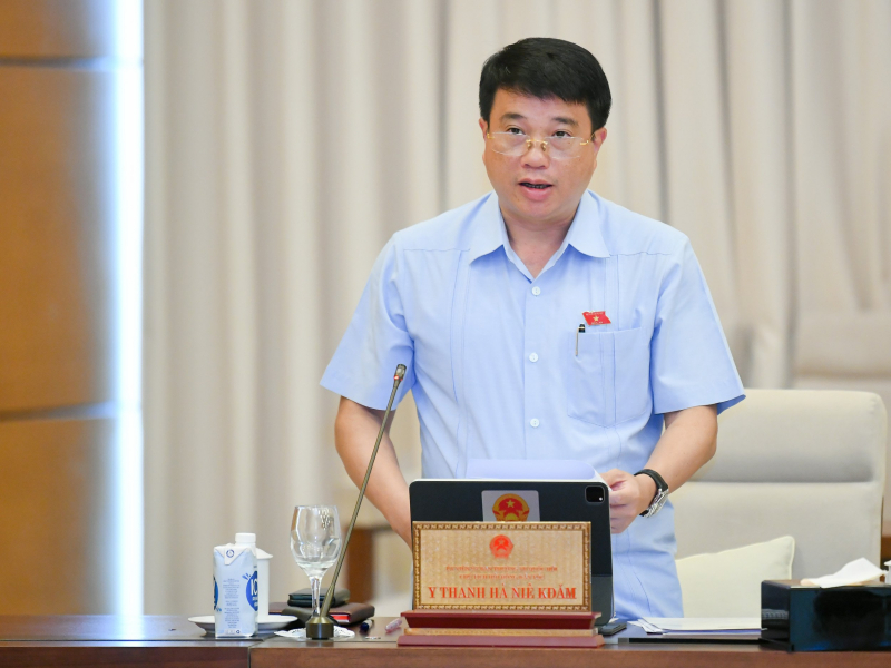 Mẹ chở con đi học thêm, vợ lấy luôn ATM của chồng có phải bạo lực gia đình? -0