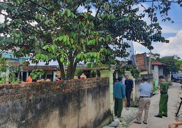 Thanh niên vô cớ chém 2 người thân thương vong -0