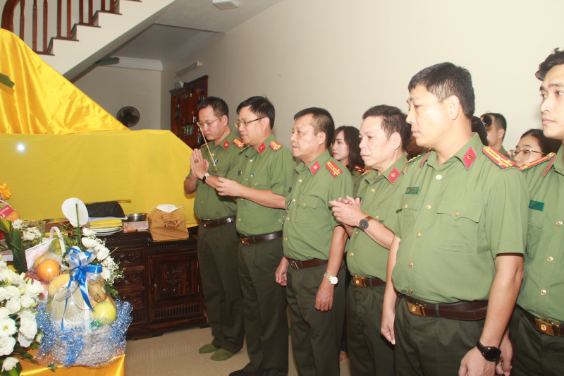 Cục An ninh nội địa thăm hỏi 3 liệt sĩ Công an hy sinh khi tham gia chữa cháy  -0