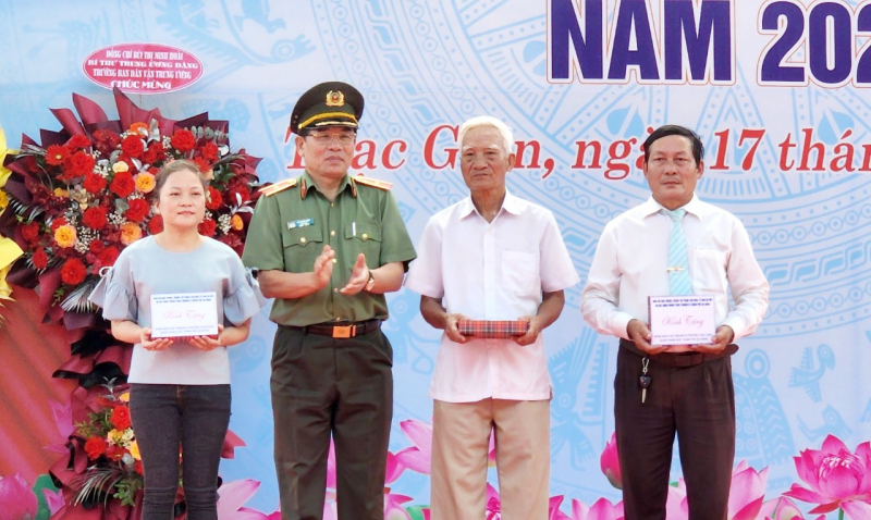 Nhiều điển hình được tuyên dương tại Ngày hội toàn dân bảo vệ an ninh Tổ quốc -0