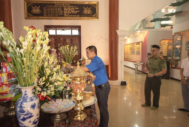 Tuổi trẻ NXB CAND tổ chức chương trình “Tiếp bước em đến trường” -0