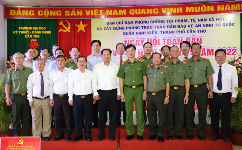 Xây dựng lực lượng Công an cơ sở giỏi nghiệp vụ, gần dân, hiểu dân -1