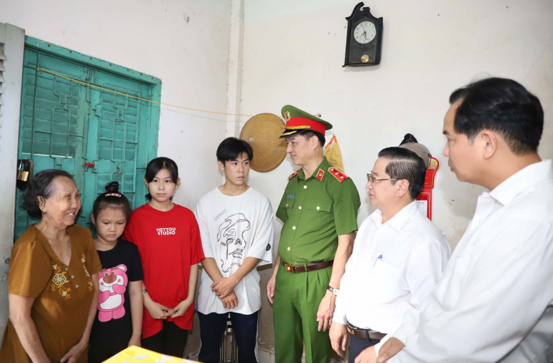 Xây dựng lực lượng Công an cơ sở giỏi nghiệp vụ, gần dân, hiểu dân -0