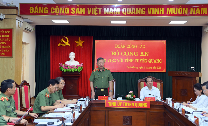General To Lam works with Tuyen Quang authority -0