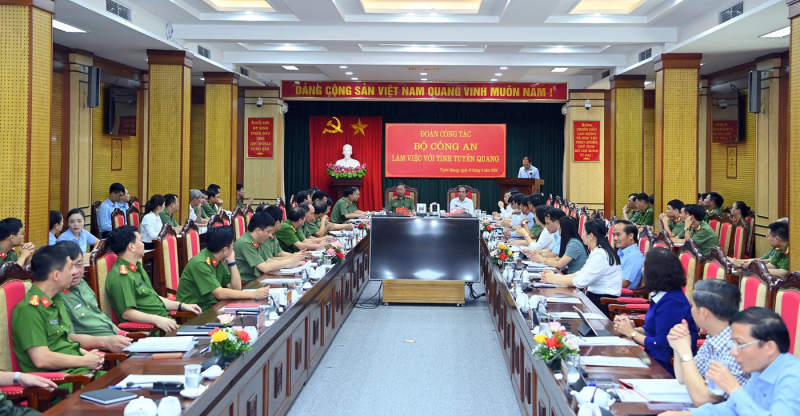 General To Lam works with Tuyen Quang authority -0