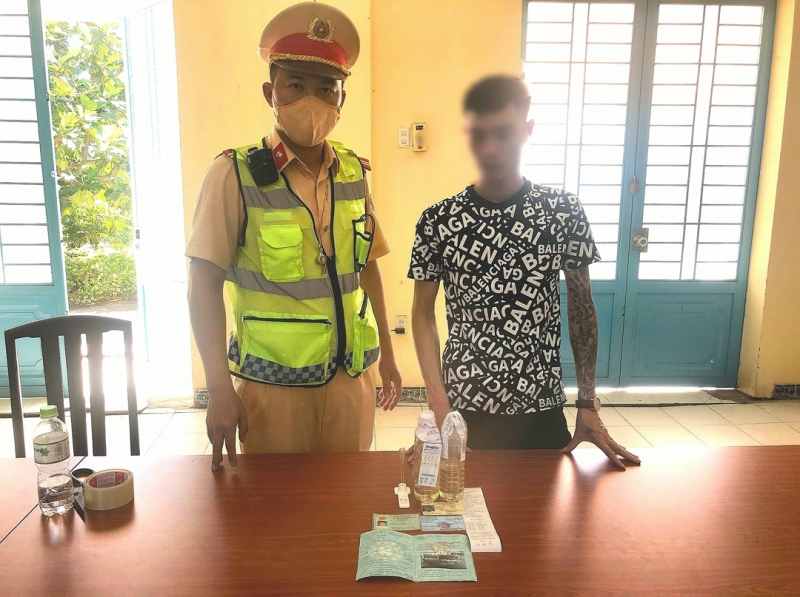 Dùng ma tuý trong sinh nhật bạn, tài xế bị xử lý khi lái xe trên cao tốc -0