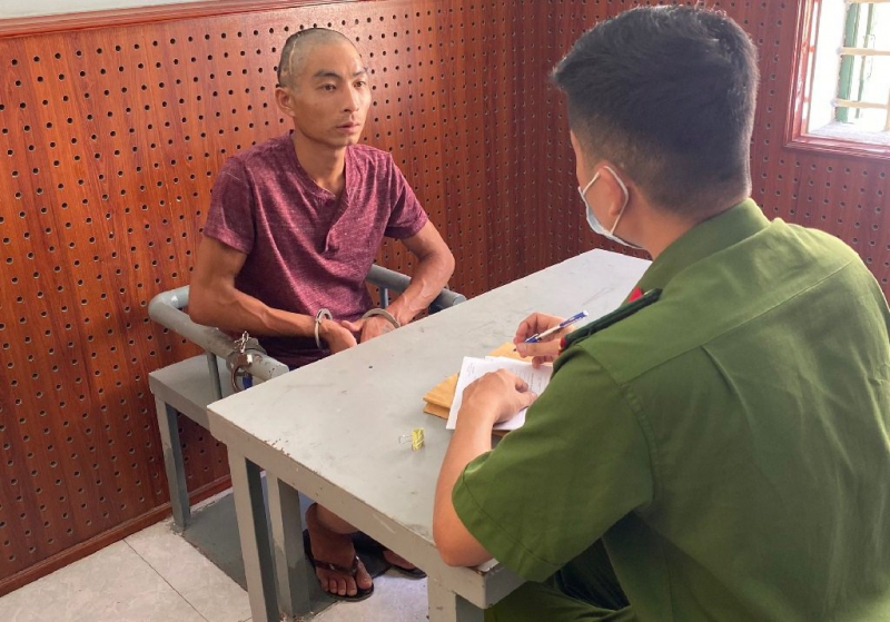 Bị bắt khi đang xách ma tuýtuýd, đối tượng dùng bơm kim tiêm chống trả hòng thoát thân -0